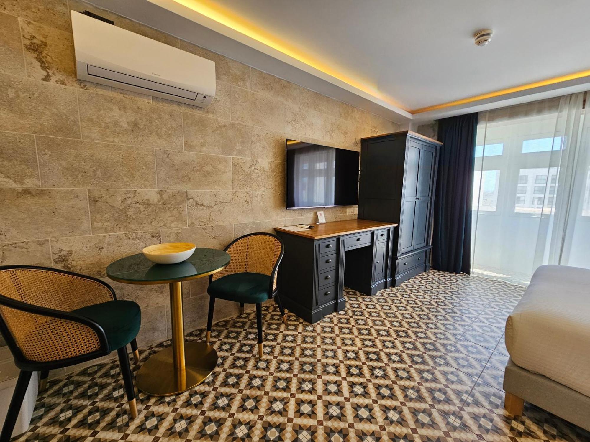 Balcony Hotel San Ġiljan Kültér fotó